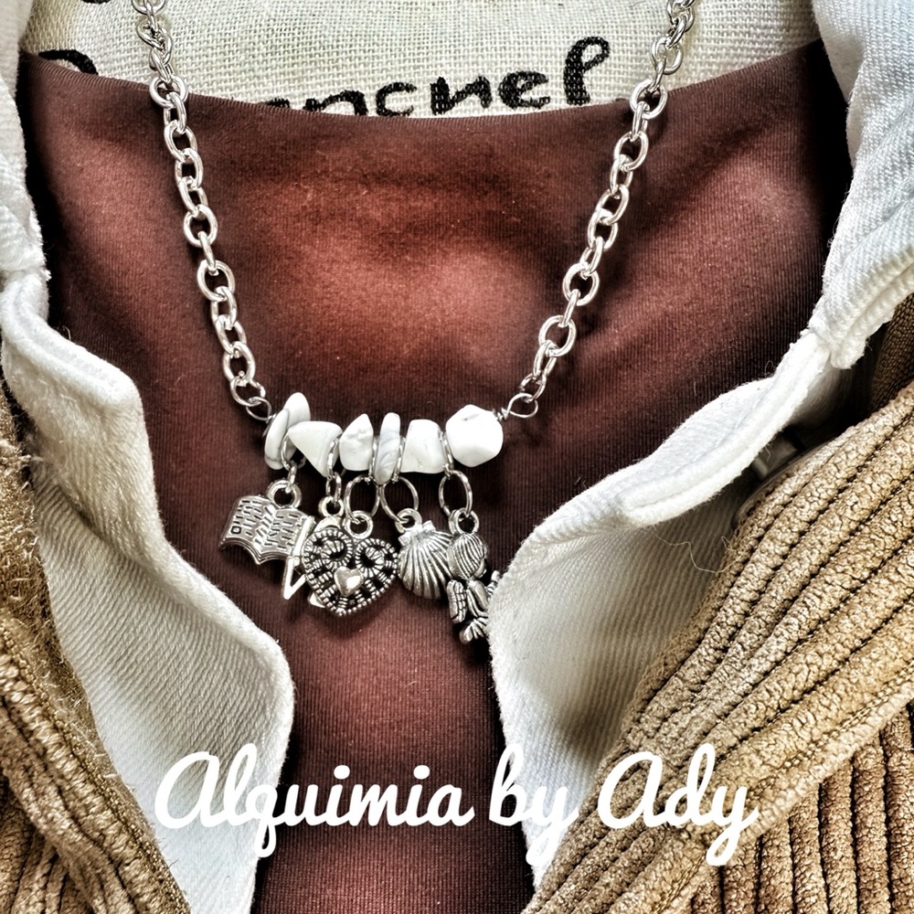 Maximalist silver howlite charms necklace - Picture 3 of 3